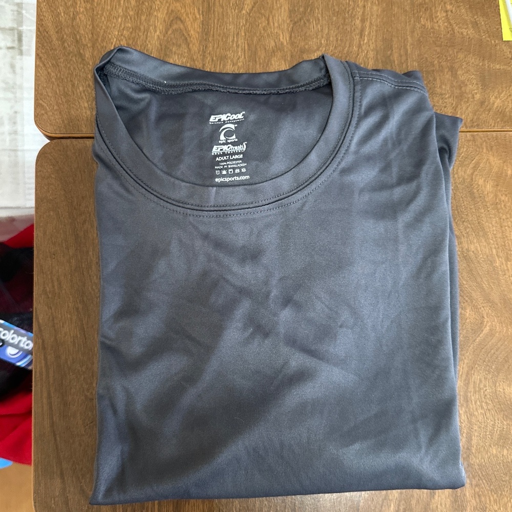 NWOT EpiCool Adult Large Short Sleeve Tee